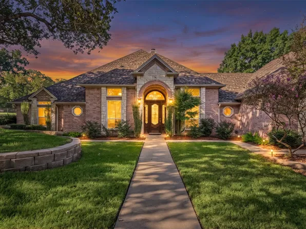 135 Country Vista Cir, Burleson, TX 76028