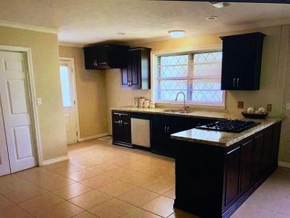 2nd image of 6253 Jefferson Blvd