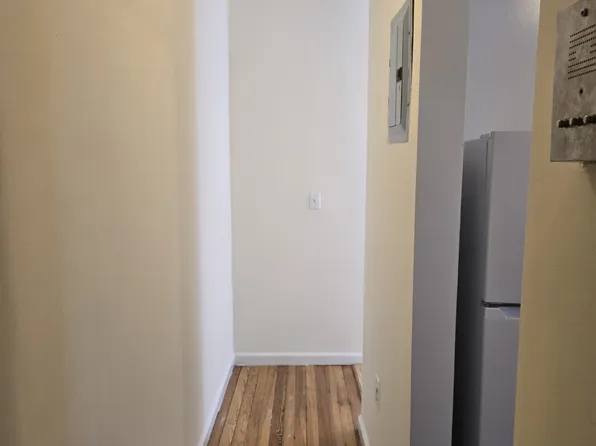 33 Bank Street image 2 of 15