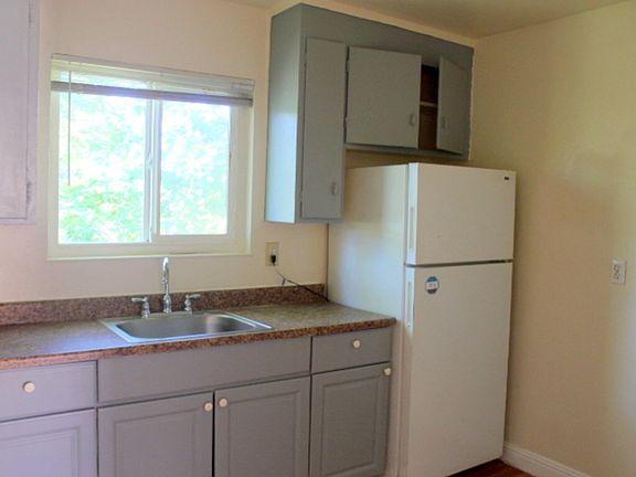 3rd image of 320 W 20th St APT 10