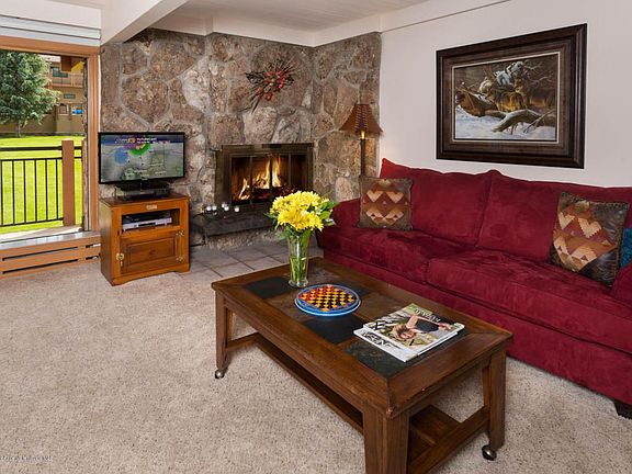 Living Room with Gas Fireplace