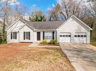 3744 Lochview Dr, Loganville, GA 30052