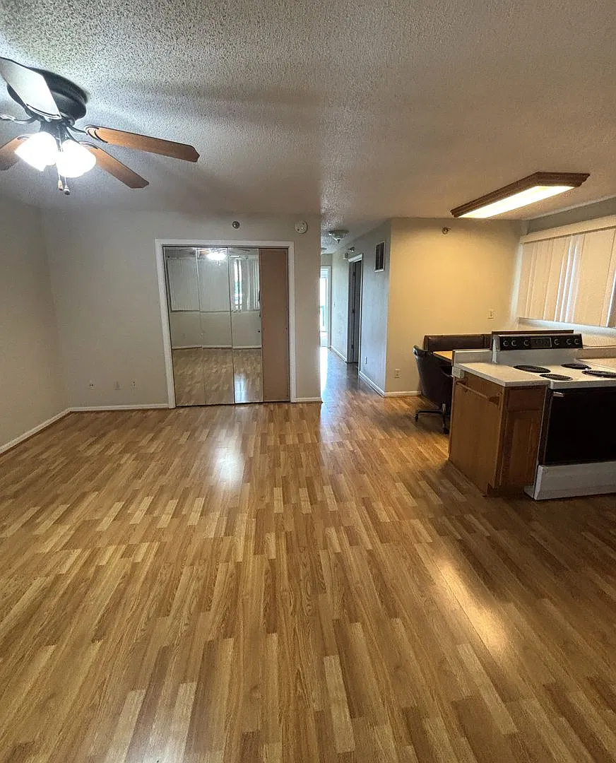 921 W 20th Street — Photo 1