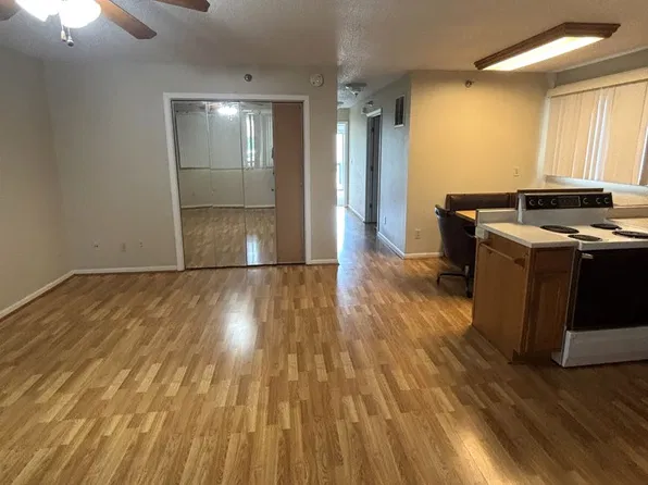 921 W 20th Street, 921 W 20th St APT 1, Cedar Falls, IA 50613