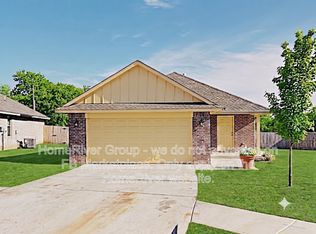 124 Saint Charles Way, Midwest City, OK 73130