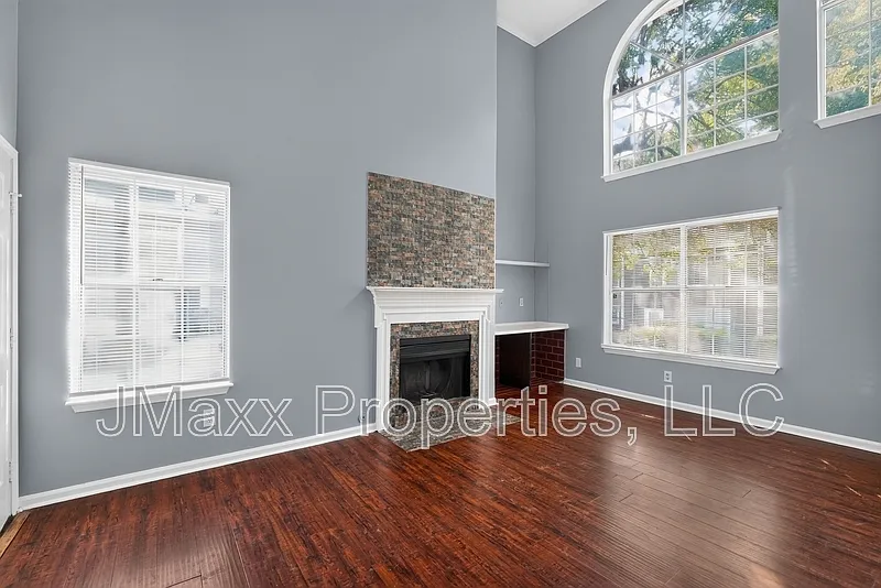 2 bed, 2.5 bath, 1608 sqft, $1,900 — Photo 3