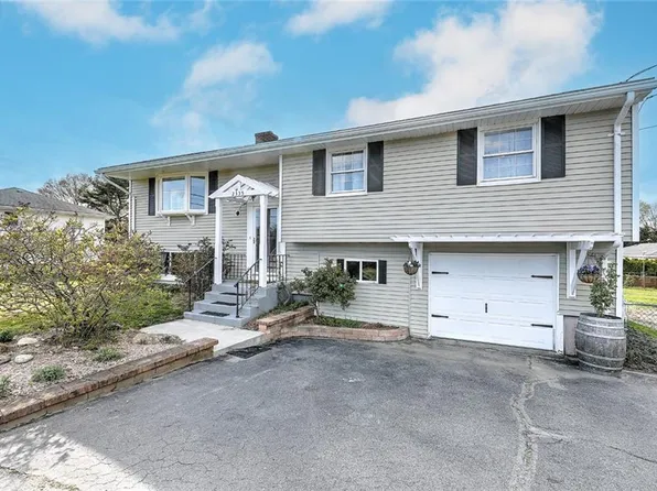 2335 W Main Rd, Portsmouth, RI 02871