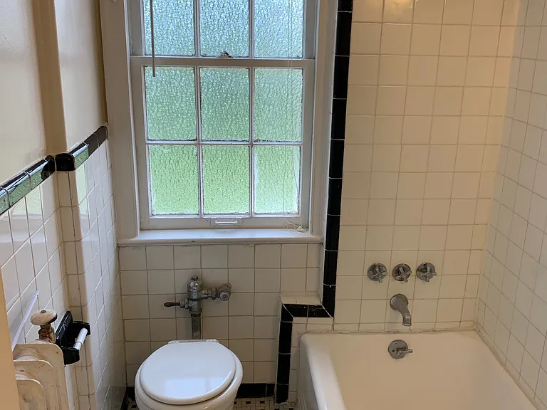 2827 Thornhill Rd — Photo 32