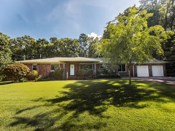 1114 Central Dr, Hixson, TN 37343