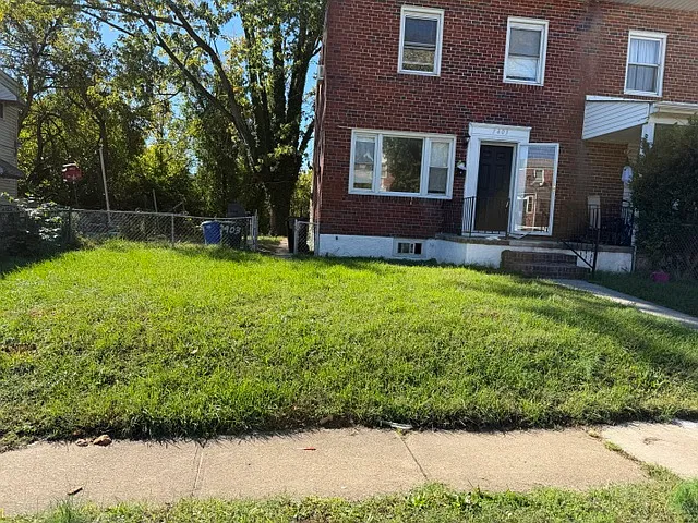 3 bed, 1.5 bath, 1350 sqft, $1,980 — Photo 3