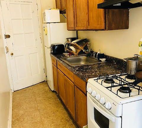 3rd image of 1056 W Thorndale Ave #1u