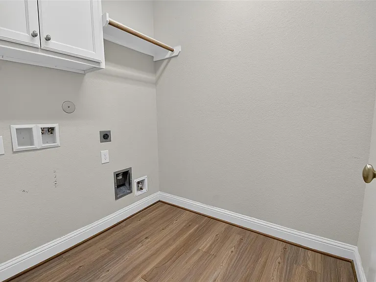 2524 Hagerman Ct — Photo 12