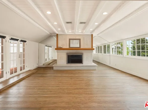 4115 Knobhill Dr, Sherman Oaks, CA 91403