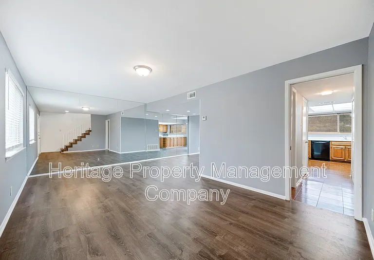 10958 Crown Park — Photo 6
