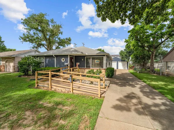 1832 Highland Ave, Salina, KS 67401