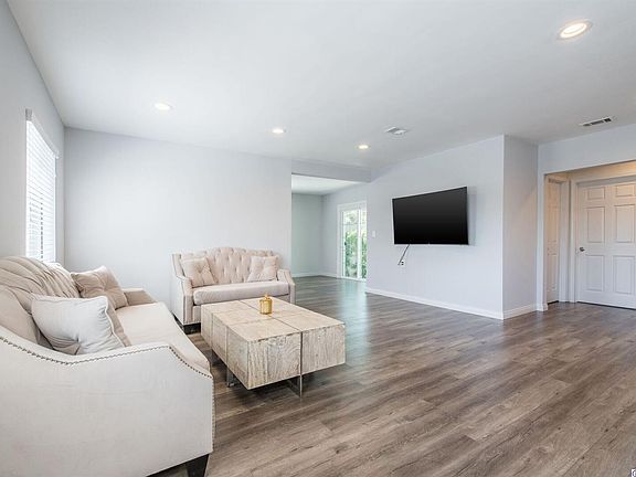 4th image of 6455 Bakman Ave