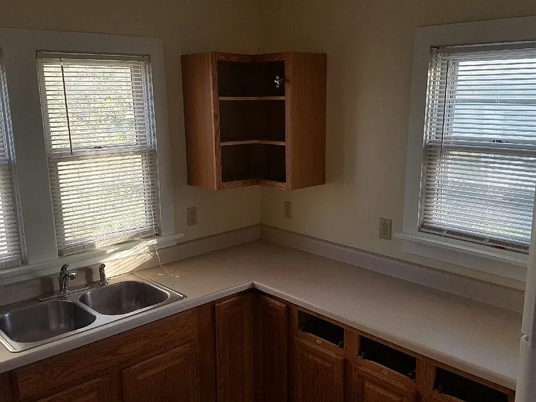 620 Allen St — Photo 8