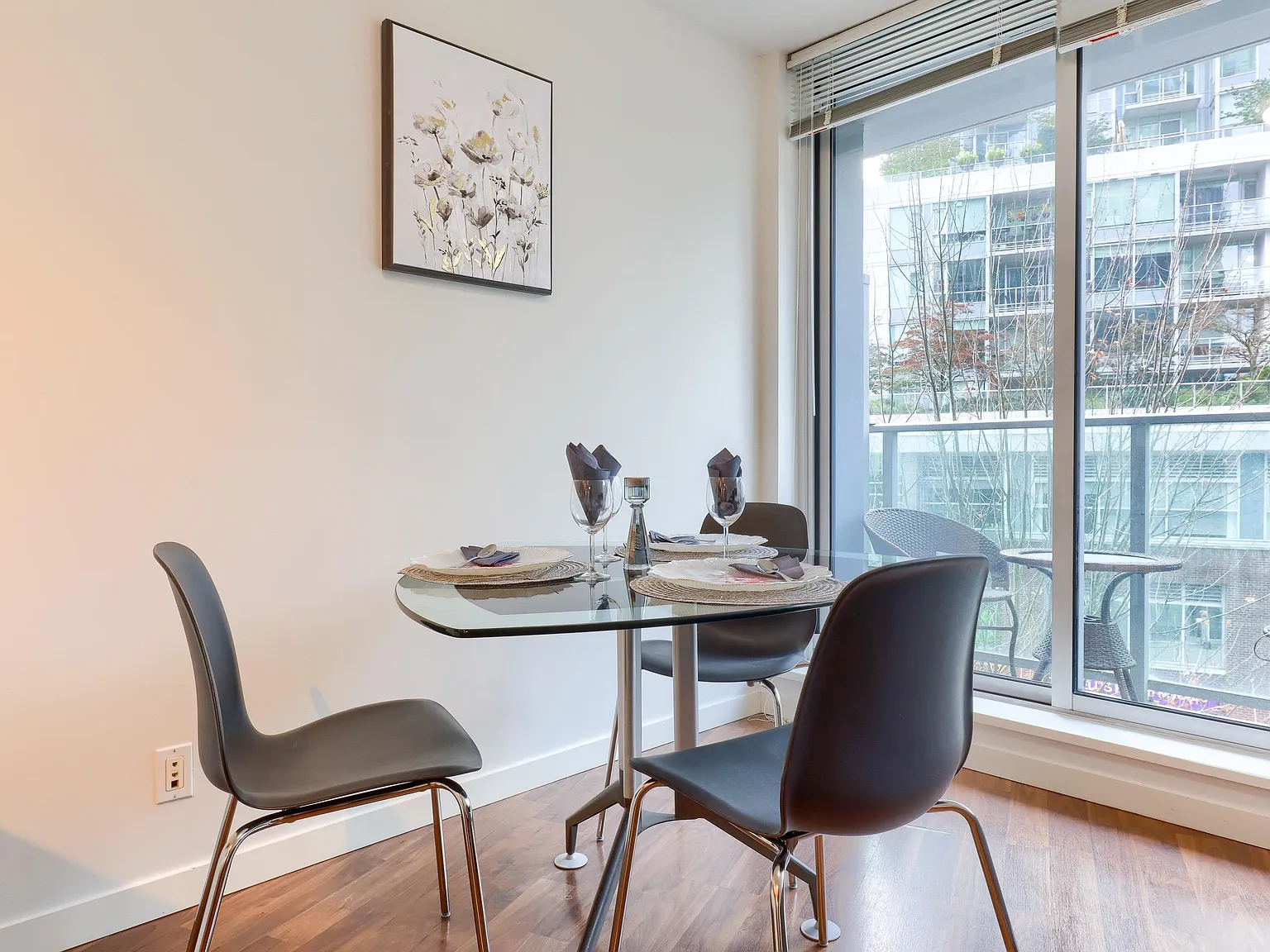 Studio, 439 sqft, $2,690 — Photo 3