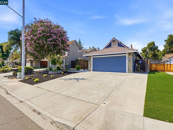 2nd image of 1116 Larkspur Dr