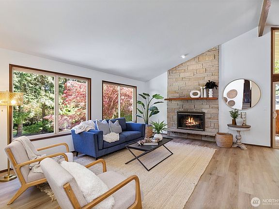 5th image of 13893 John Street NE