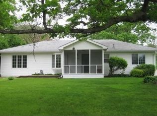 2204 Rainbow Dr, Waterloo, IA 50701