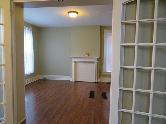 5th image of 1582 E Long St