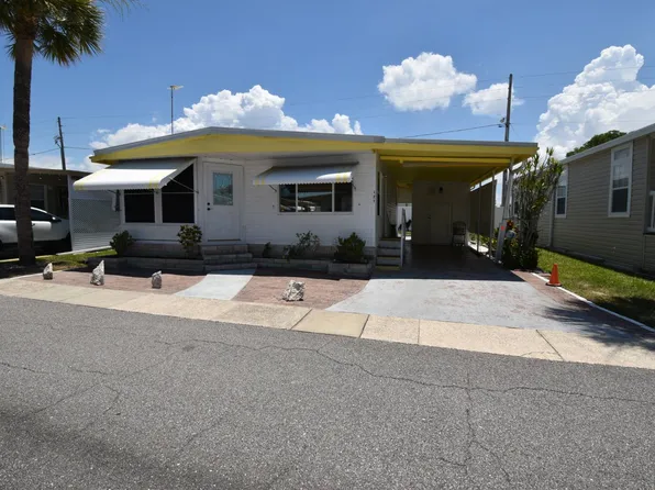 121 Redwood Ln, Largo, FL 33770