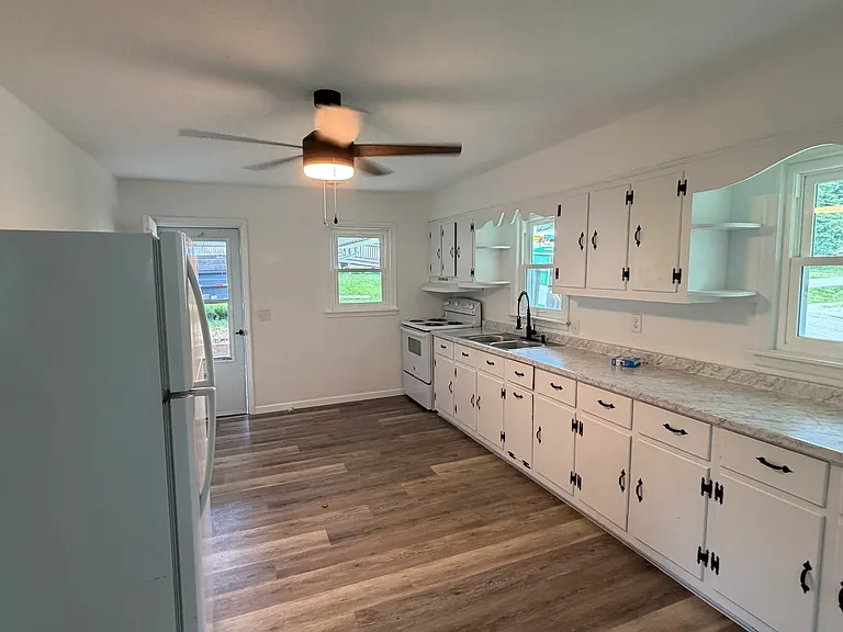 605 Cedar St — Photo 8
