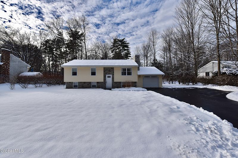 3rd image of 7 White Pine Lane