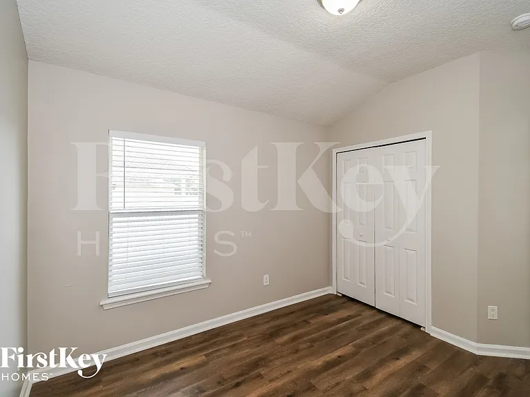 2402 Bentshire Dr — Photo 12