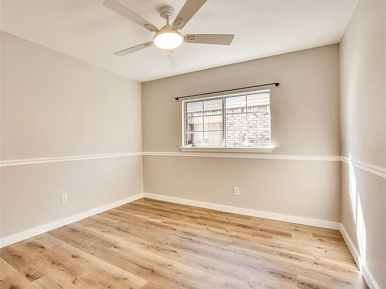 1201 Del Roy Dr — Photo 13