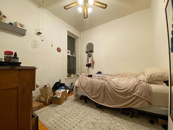3rd image of 456 W Saint James Pl #2