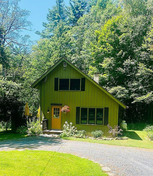 1st image of 10 Shorewood Estates Rd