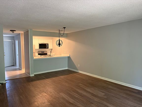 4th image of 616 Brockinton Poin #616