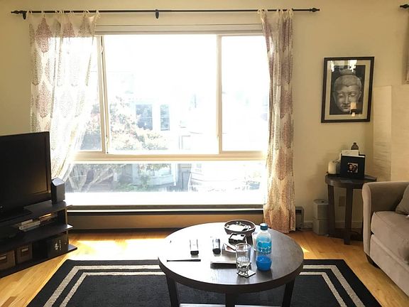 4th image of 176 Belvedere St #Largeflat