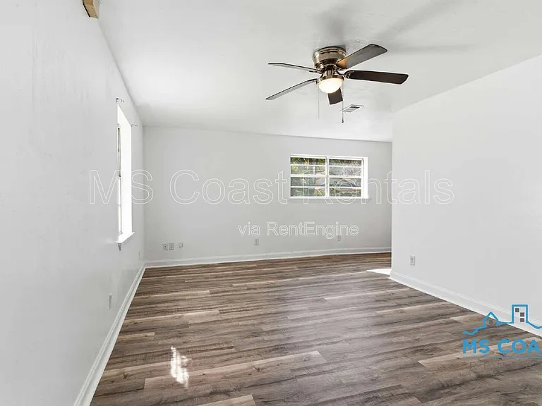 3007 Meteor St — Photo 3