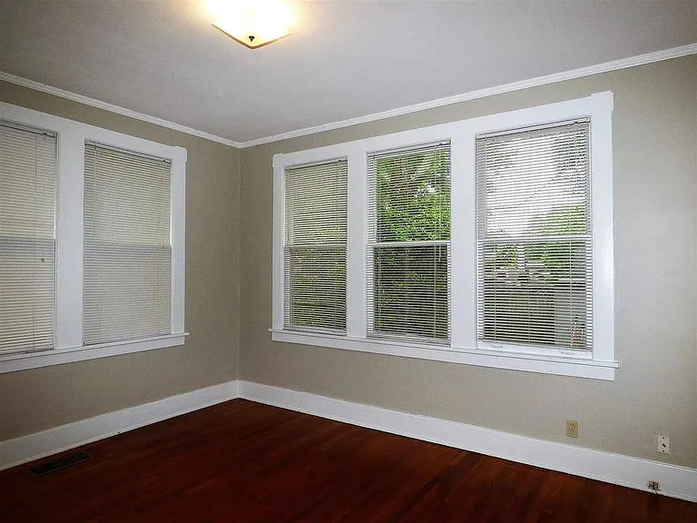 447 Dickinson St — Photo 13