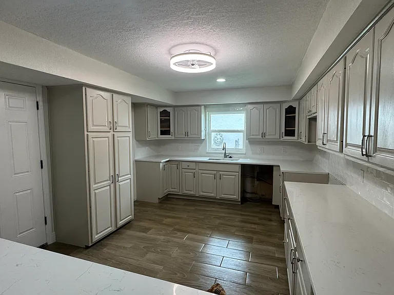 7409 Lake Forest Cir — Photo 26