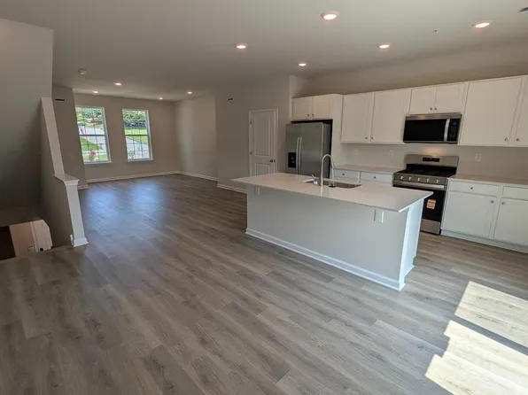566 Swamp Creek Rd, Bechtelsville, PA 19505