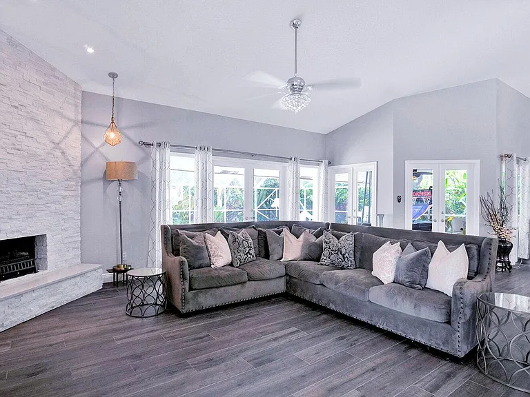 1350 Longlea Ter — Photo 37