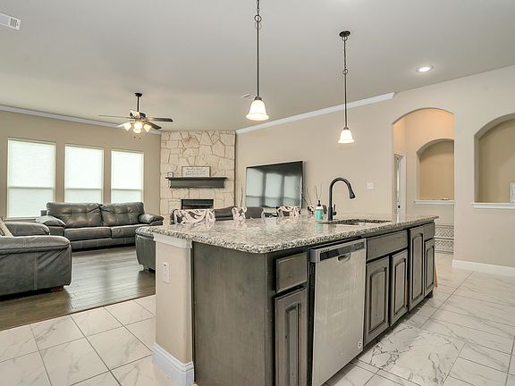5th image of 395 Strait Ln