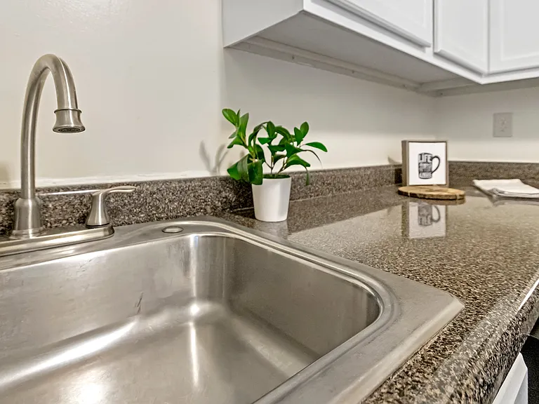 Romaine Court — Photo 10