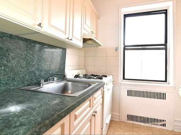 3rd image of 2325 Ocean Ave #5A