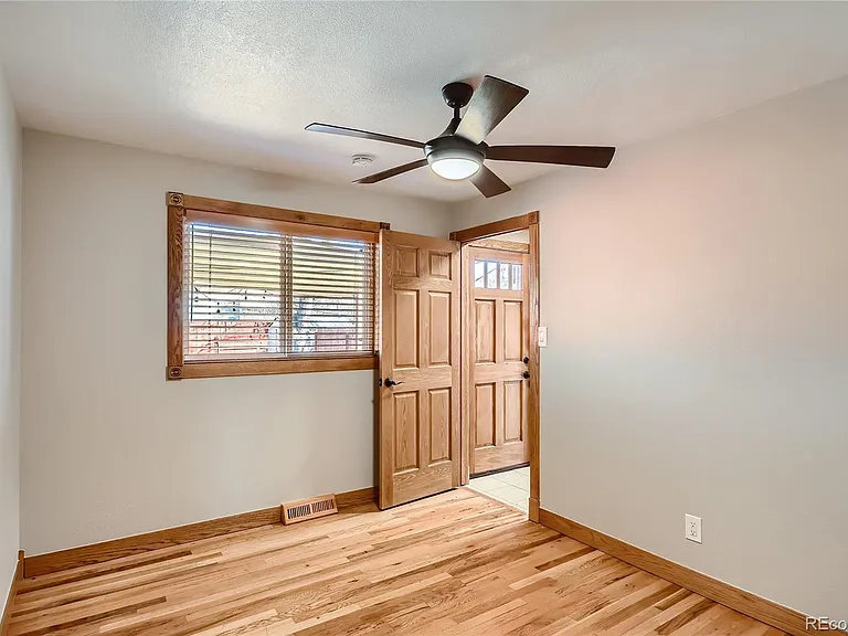4010 S Jason St — Photo 6