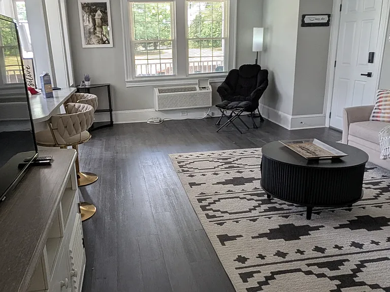 222 W 5th Ave — Photo 5