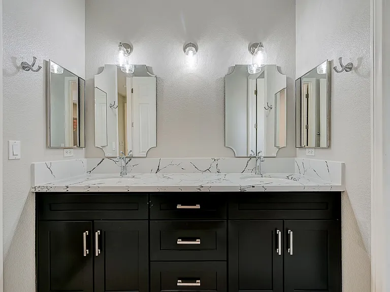 2429 Granada Bluff Ct — Photo 31