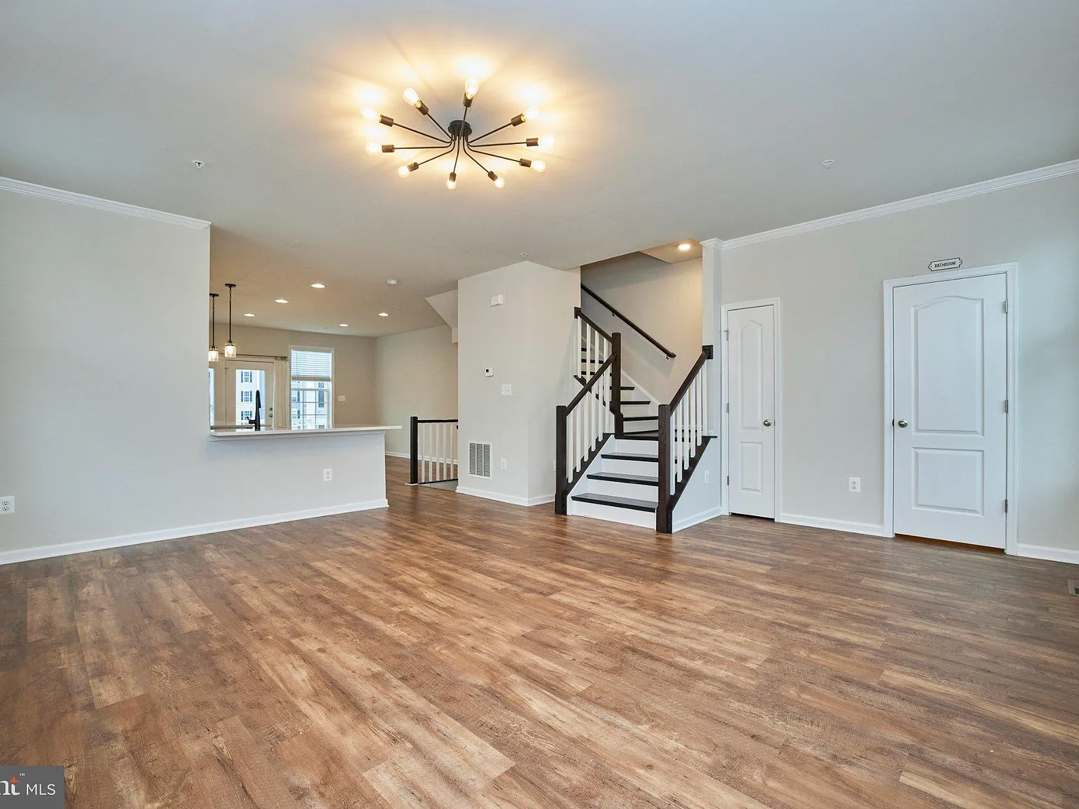 4 bed, 3.5 bath, 2200 sqft, $3,100 — Photo 1