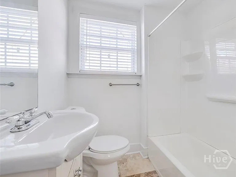 508 E Liberty St — Photo 6