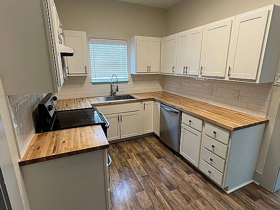 3rd image of 4685 Pinetop Rd