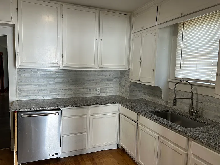 604 N Broad St — Photo 3